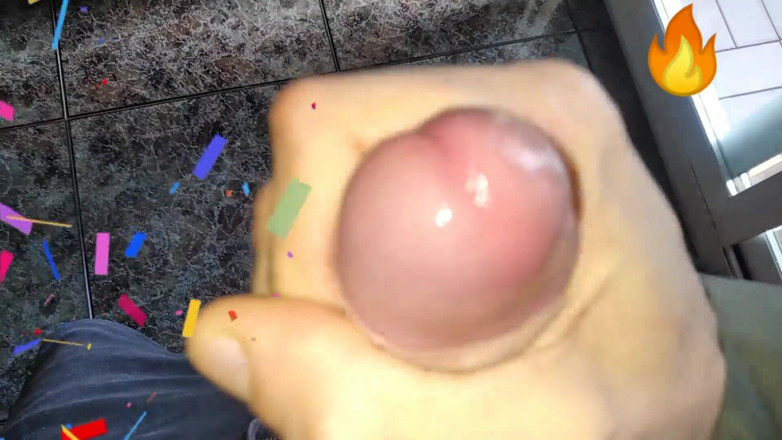 Elvissc: Un grosso cazzo grasso succoso viene salivato e si masturba...