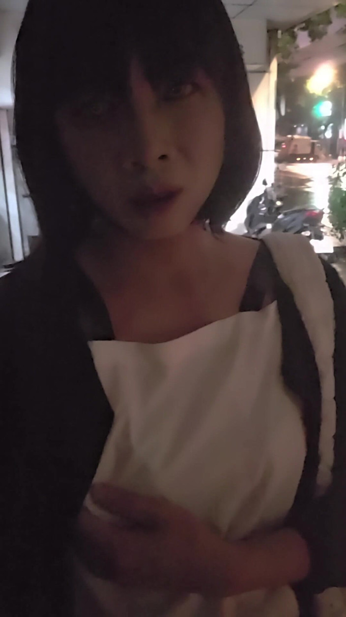 Taiwancdgirl: 가짜 소녀 팅쉬안은 정자에서 자위하다가 낯선 사람에게 방해받았다