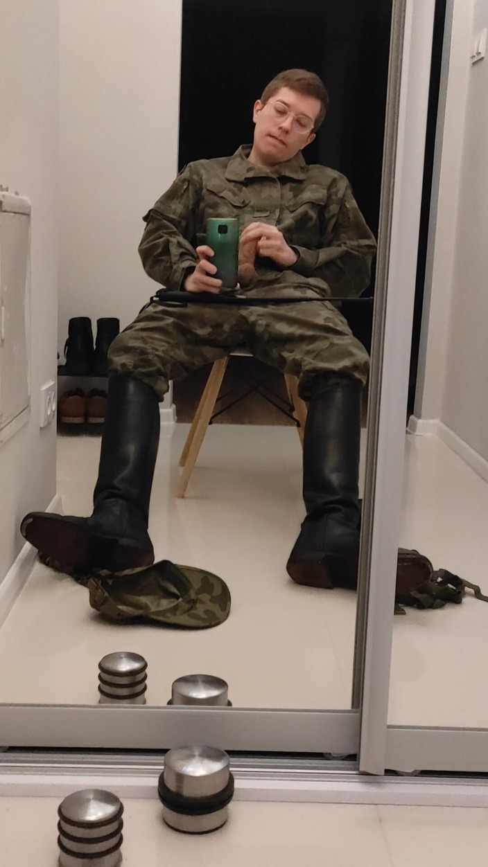 Gayfucker25: Soldato che si masturba in Military Officers 2