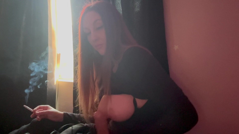 Artemisia Love: Sigara içen büyük göğüsler dildo oyunu