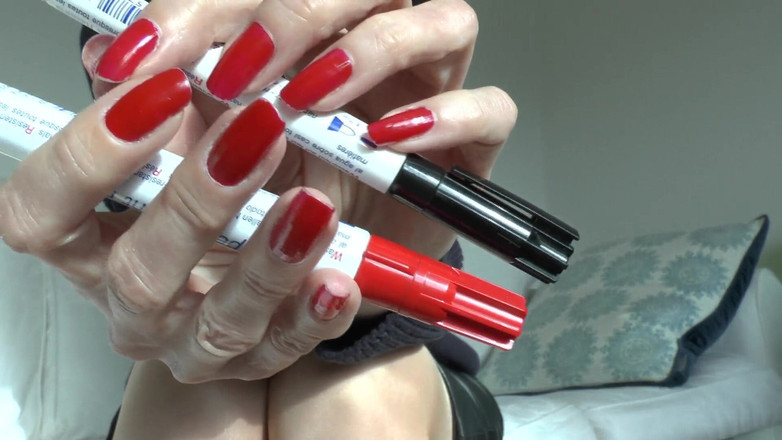 Lady Victoria Valente: Escrava marcando com caneta, lindas unhas vermelhas, Lady Victoria Valente