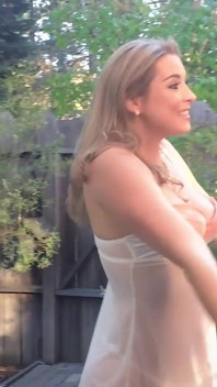 Sunny Lane neckt im Freien am Lake Tahoe!