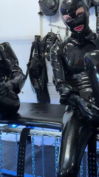 Mistressae & Miss Lilly Seaty Makeout Seaty
