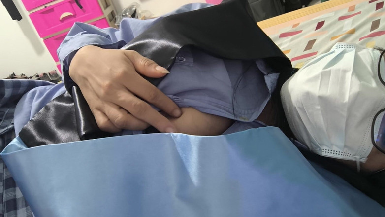 NEGRITA SEXY: 최근 경제학자 졸업생이 성인을 위한 콘텐츠를 만들기 시작했습니다.