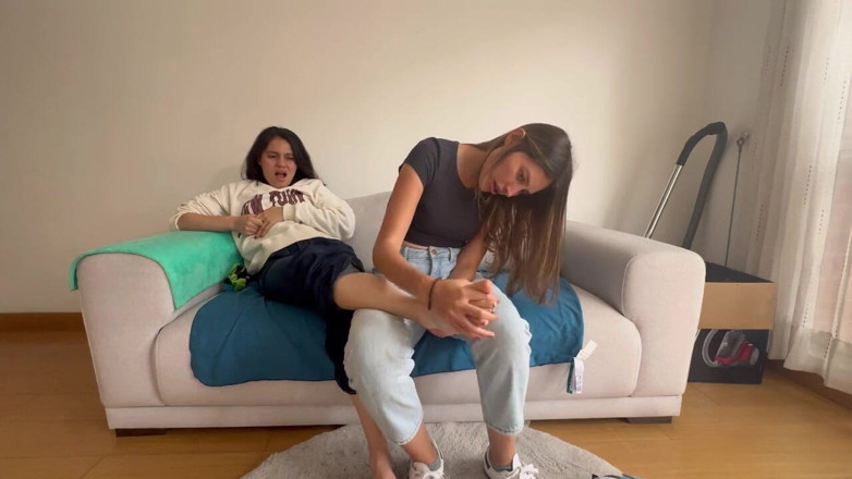 scarlettandc: My Girlfriend Shows Me Her Fetish by Smelling and Massaging...