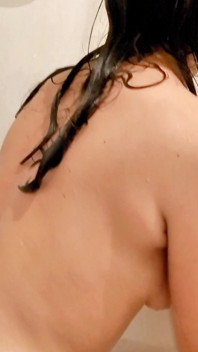 Dos Chicas Bañándose En La Bañera, Jabón, Dedos De Culo a Boca! Besos Y Cosas Sucias!!