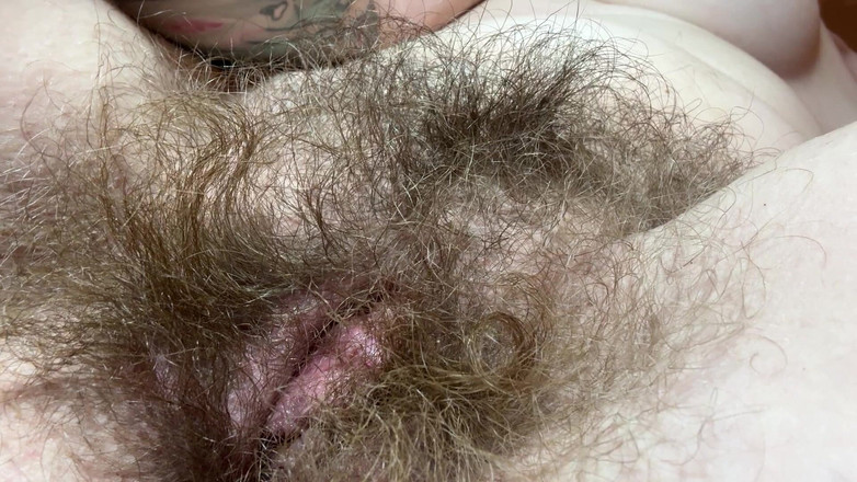 Cuteblonde666: Frotando uno después de la ducha, clítoris grande y peludo