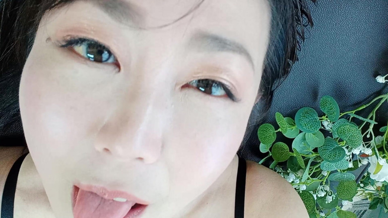 Mayumi Kanzaki: Японці демонструють свої груди та соски