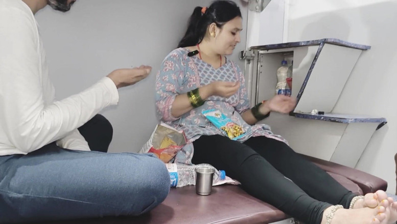 Desi chudai hub: Keşmir'de Kanyakumari'ye giden trende sikiş