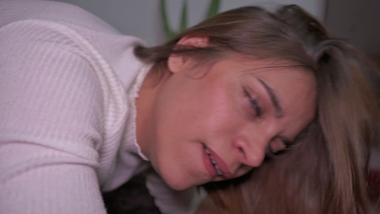 Sweet American: Sora mea vitregă îmi apucă pula în timp ce mă jucam pe...