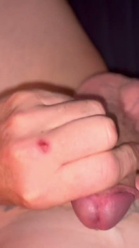 Einen wichsen im bett mit meinem schnitten penis haben