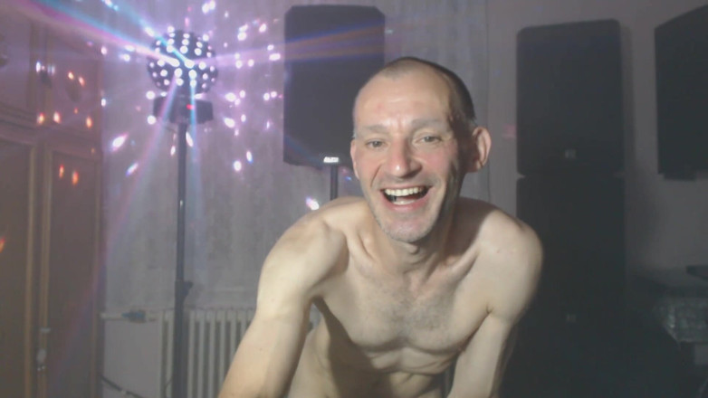TIVADAR 73: Tivadar 73 (modell stripchat) pertunjukan erotis dan kencing