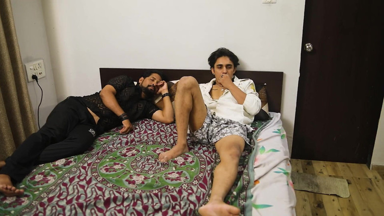 RIABHABI: Due fratellastro hanno scopato il suo servo sexy, una storia...