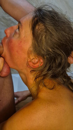 SFHarcerska: バスルームでの楽しい指遊び、ホイップクリームディープスロート