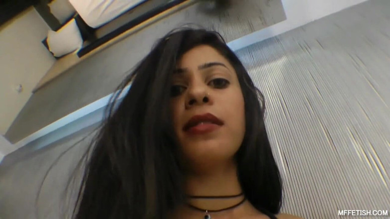 MF Fetish: Annely Thompson ke saath beraham gala raundna