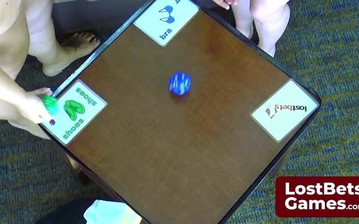 Lost Bets Games: Dee si affaccia contro gli imponenti Ghe in un gioco...