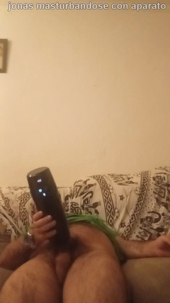 Meztiso: Jonas masturbându-se cu bribrador