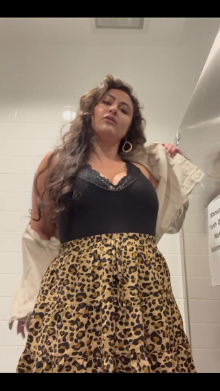 Josie Jaxxon: Ich Stöpsel Meinen Arsch Bei Der Arbeit