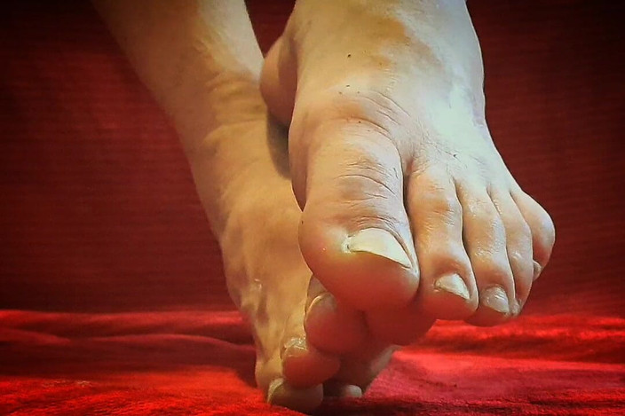 Feets Macho Latino: Граюся з ногами і дилдо