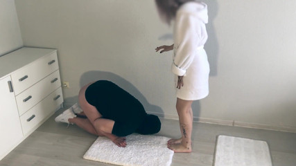 Amateur_fetish: Teen ballbusting 4 | angle 2
