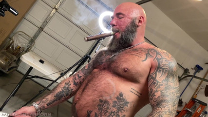 Muscle Bear Porn: Kawan biker ayah tiri