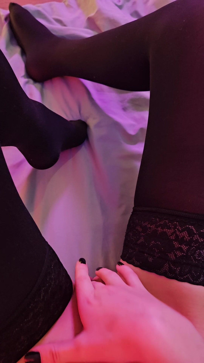 petitesubkitten: ナイロンストッキングのオーガズム