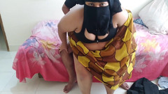 Aria Mia: 이웃 낯선 사람의 자지를 따먹는 인도 새엄마