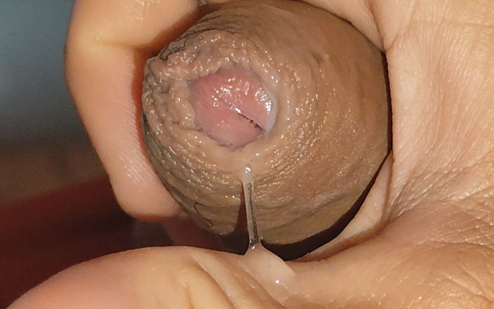 DaddyDoted: Il Liquido Uretrale in Grandi Quantità Lo Rende Scivoloso.