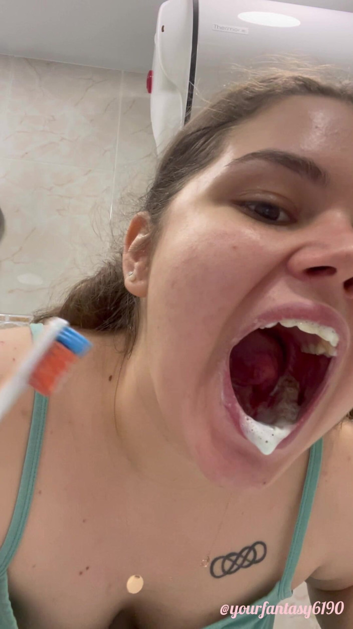Your fantasy studio: Brushing My Teeth 2
