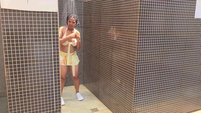 Jocci lena: Squirta nella sua piscina video completo qualità 4K