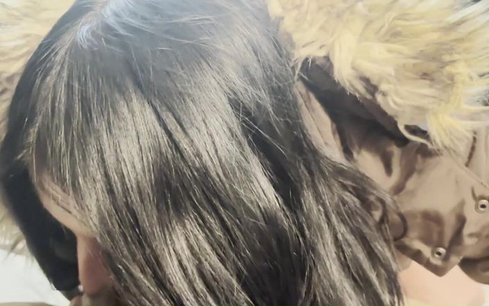 MILFy Calla: Orta yaşlı seksi kadın- kahverengi kürklü kabarık cekete çok boşalma 172