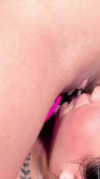 Intensywny pokaz z squirting cum all over a girl