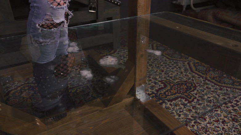 Cruel Anettes fetish world: Vedere la persoana 1 întinsă în fața ei