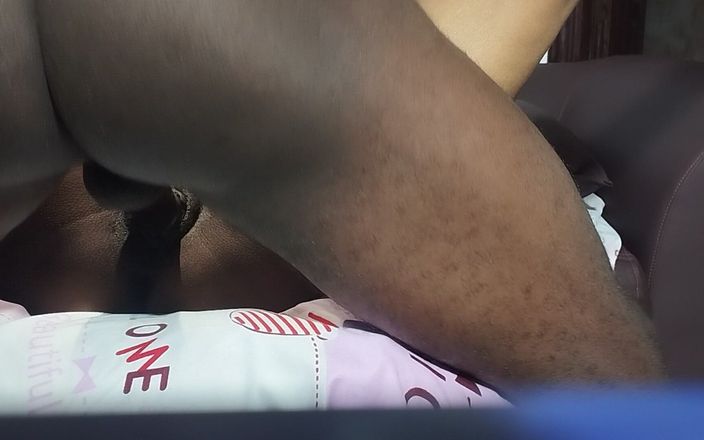 Jolly dragon3: Perforación del coño y culo en escena porno de Nigeria