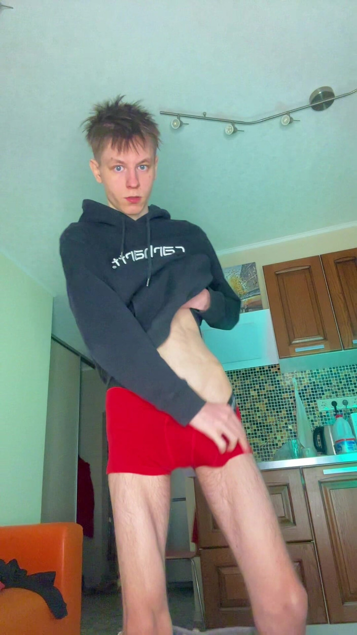 Morflot24: Guarda questa giovane studentessa sparare un grosso carico di sperma