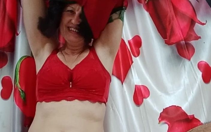 Bolly Karma: Une demi-sœur aide au moins dans une manière