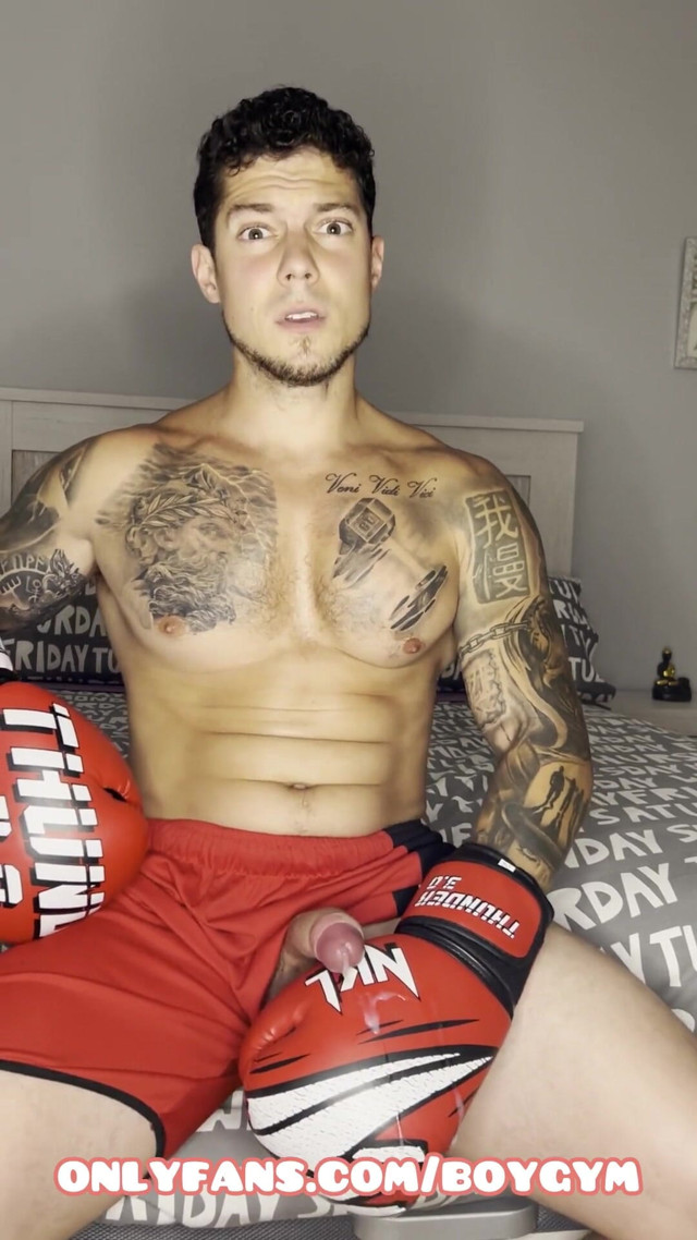 Big Cumshot of Profesional Boxer (Boy gym) Big Cumshot of Profesional Boxer (Boy gym)
