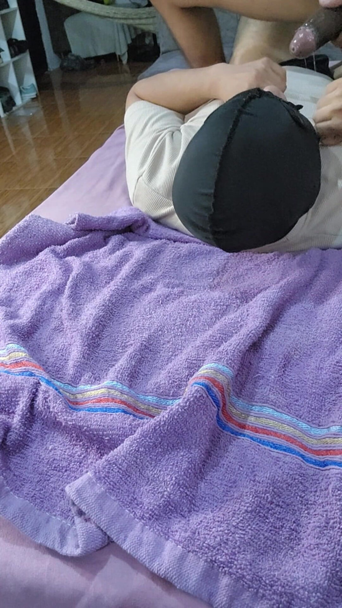 PeachyCell586: Sucking Dick in Bed