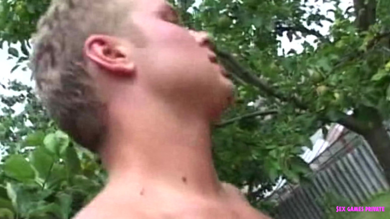 Czech Pornzone: Bi-maxx 花园狂欢，第 2 卷