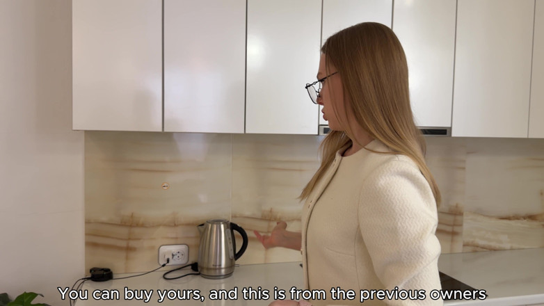 Arisha Mills: Šukám vdanou realitní makléřku v každém koutě bytu. Sakra, podvedla...