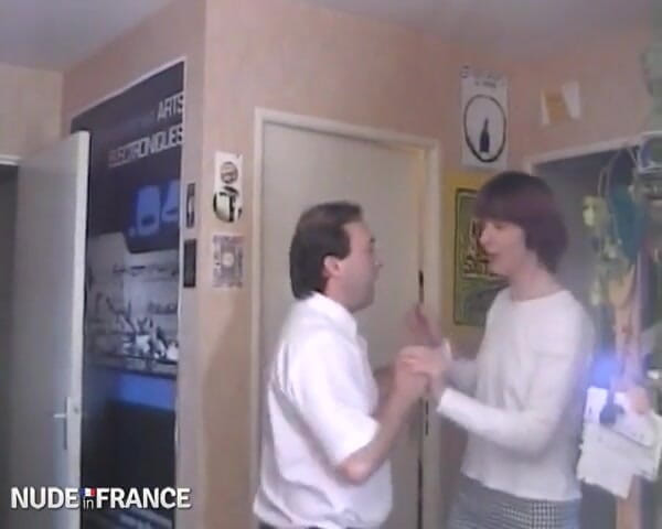 Nude in France: 스타킹을 신은 털이 무성한 미시 갈색 머리