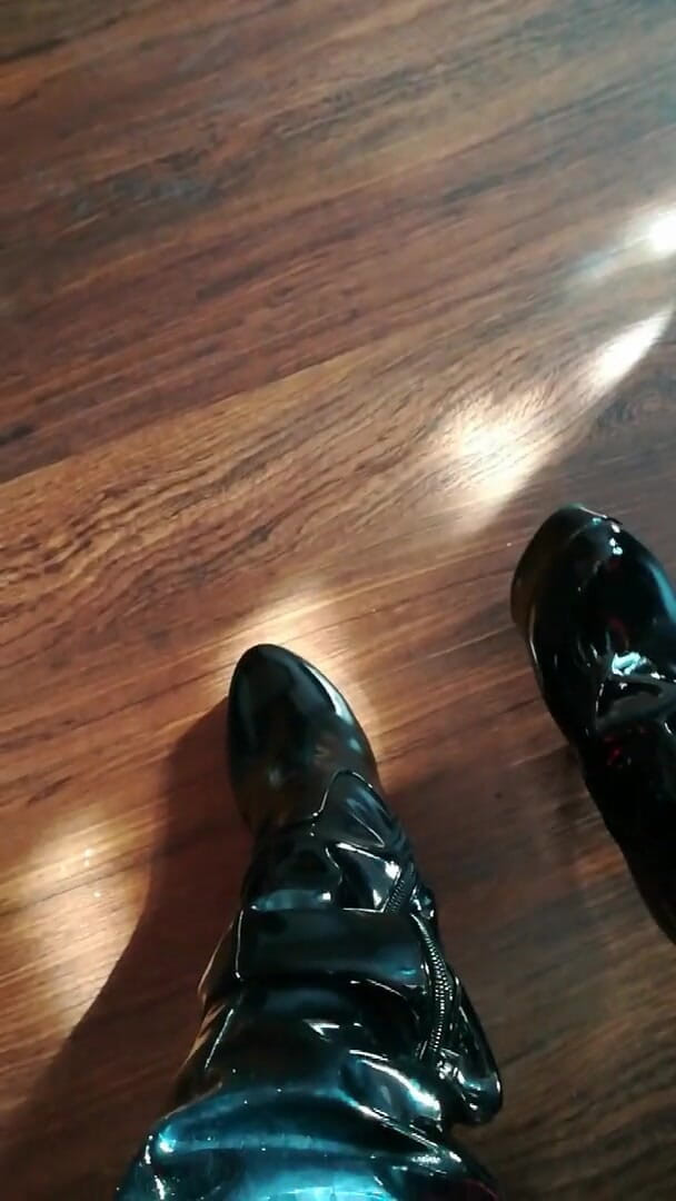 Lady Daniela -: The lady in beautiful boots crushes potatoes