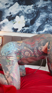 Femdom ustalanie gangbang niewolnik Kassie