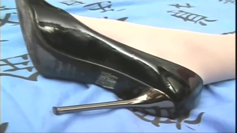Transcumzcom: Triana, ragazza trans mora in calze bianche cavalca un bel...