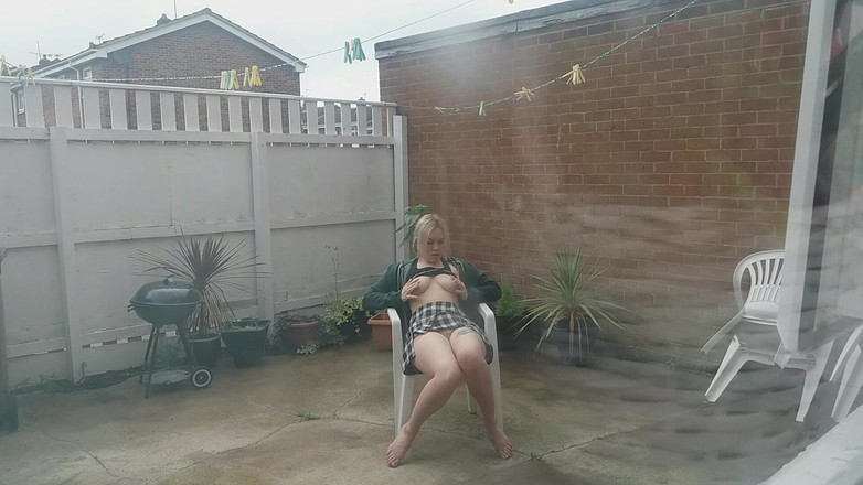 Ripley sweet studio: Ripley se desnuda y se corre al aire libre