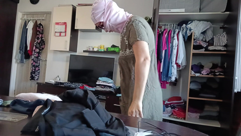 Amateur_MS: 素人女人试穿衣服和剪衣服很有趣。