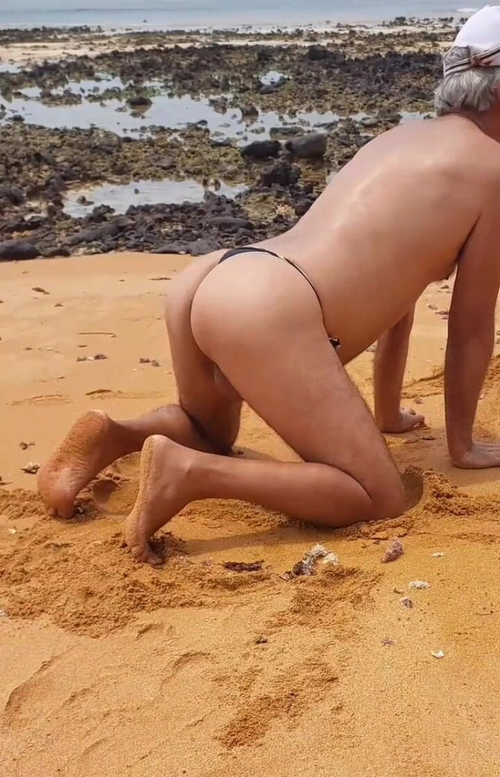 Ladysilvas: Ladysilva Crossdresser Showing off Her Hot Ass on the Beach...