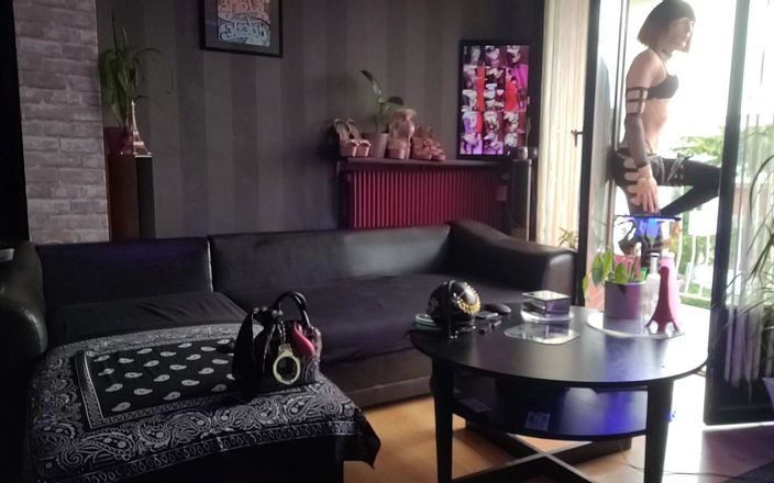 VaneSsa BiTCHx: Виставка "Чорна пантера" на балконі