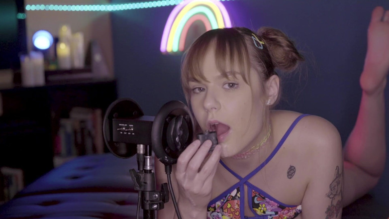 Rebecca Vanguard: Estremamente primo piano sexy teen mangia snack