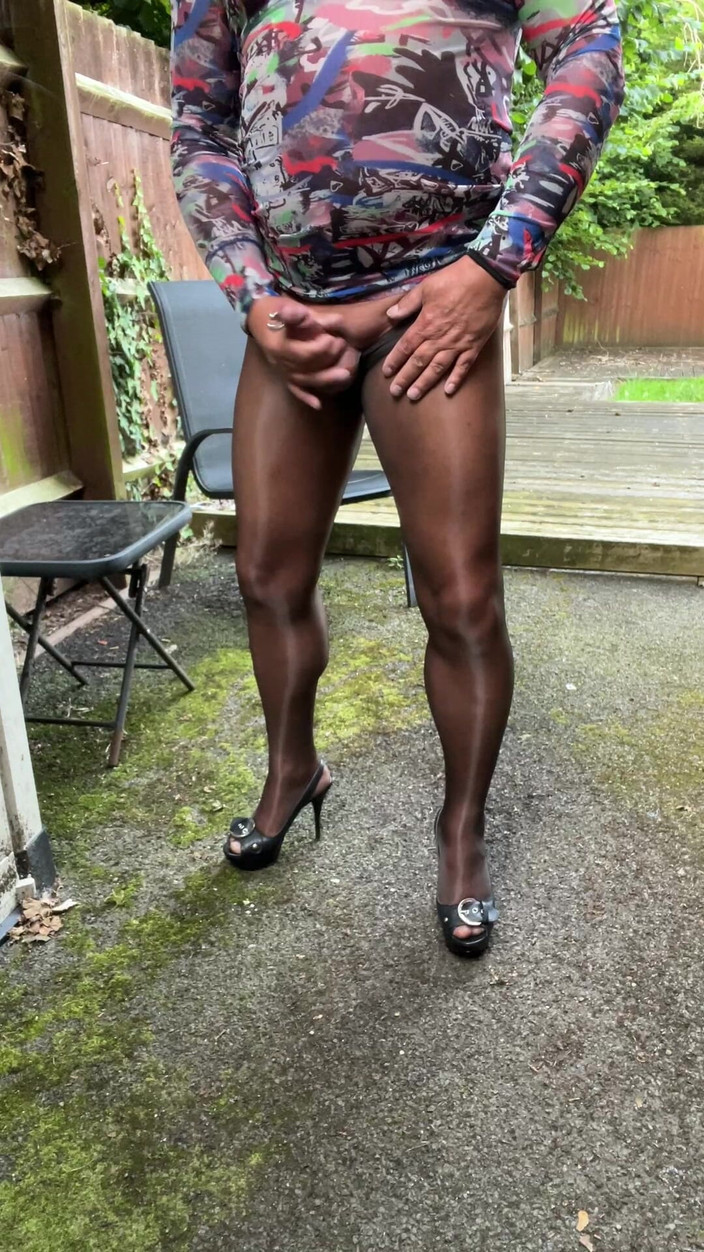 Kellycd2022: Travestito amatoriale kellycd2022 miLF sexy in collant neri senza cuciture